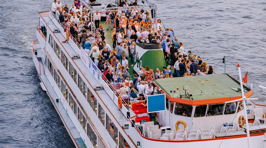 entertainment on cruise